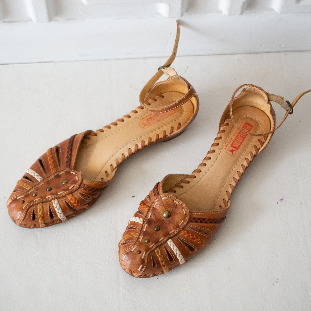 Pikolinos leather women ankle strap shoes size 40